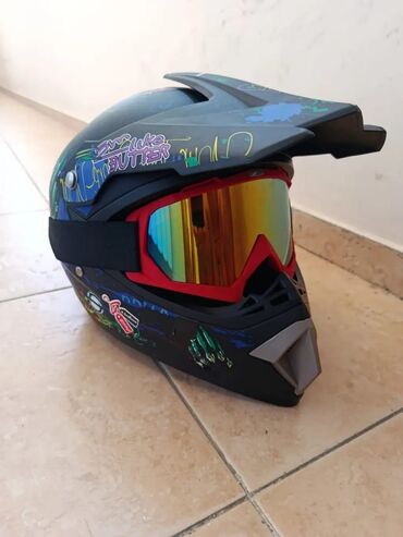 Full face kask.Yenidir, eynəklə birlikdə satılır