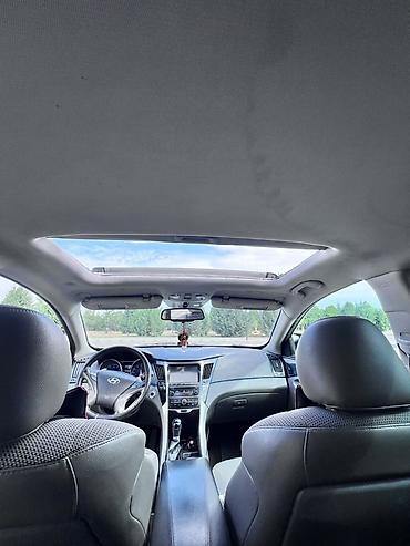 sorento arxa stop: Hyundai Sonata sedan – boz rəngli, dinamik və komfortlu şəhər/tras — 4