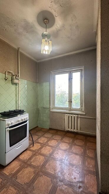 105 серия 3 комнатная: 2 бөлмө, 51 кв. м, 105-серия, 3 кабат, Эски ремонт