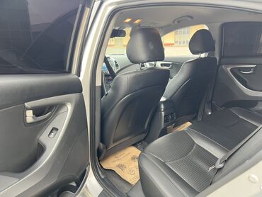 Hyundai: Hyundai Avante: 1.6 l | 2015 il Sedan — 11