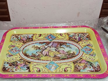 Sinilər: Bu, üzərində klassik rəsm əsərlərindən ilhamlanmış naxışlar olan — 2