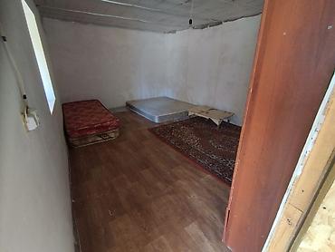 отель каусар: Квартира берилет: 2 комната, газ, суу бар, душ жок. Район жм Аска Таш — 1
