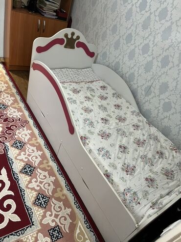 детский парта: Керебет, Колдонулган, Кыздар үчүн, Каптал жактары, ДСП, Өзү алып кетүү