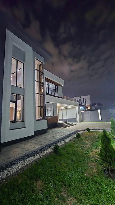 Продажа коттеджей и домов: 6 комнат и более, 350 м², 5 соток, Бишкек, Собственник — 28