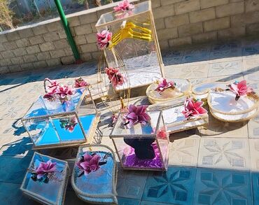 tək qaş üzük: Zərif toy-nişan aksessuarları dəsti - Şəffaf akril və güzgü səthli