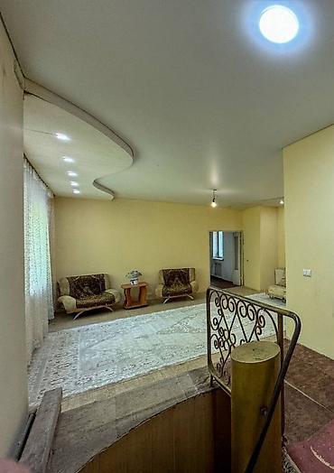 Продажа коттеджей и домов: 🏡 ПРОДАЁТСЯ 2-ЭТАЖНЫЙ ДОМ 📍 Район: Молодая Гвардия 🏠 Комнаты: 7 🏢 — 11