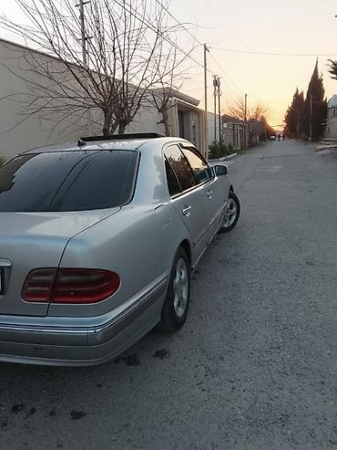 Mercedes-Benz: Mercedes-Benz E-Class: 2.2 l | 2000 il Sedan — 14