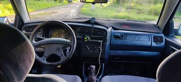 авто в кредит: Volkswagen Vento: 1992 г., 1.6 л, Механика, Бензин, Седан