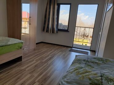 Посуточная аренда комнат: Гостевые номера в двухэтажном мини-отеле с галереей.Сдаем на — 13