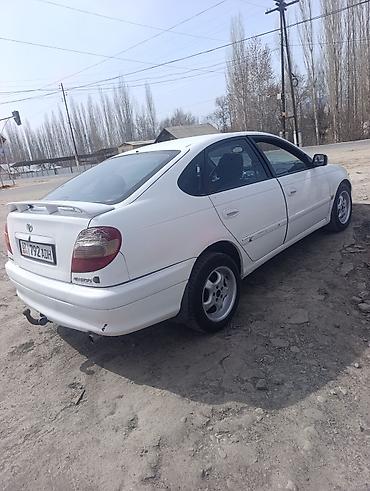 сиенна 2012: Toyota Avensis: 2001 г., 2 л, Механика, Бензин, Лифтбек — 1