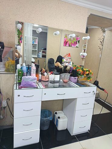‼️‼️Qiymeti 250 Azn Salon guzgusu satilir .Hec bir prablemi yoxdu