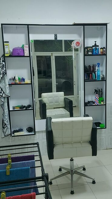 Digər restoran, kafe avadanlığı: Salon mebeli ve kreslo birlikde 230azn. Tek-tek satilmir. Unvan