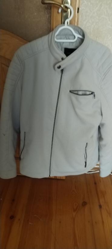 Boz rəngli kişi gödəkçəsi - Model: moto-stil, dik yaxalı, yaxada