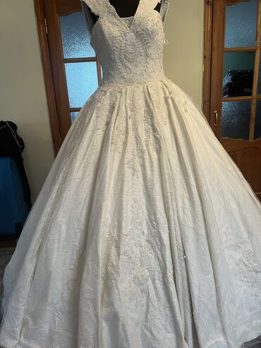 платья большого размера: Свадебное платье, M, С корсетом, Гипюр, Пышное, Турция, Кружево, Б/у