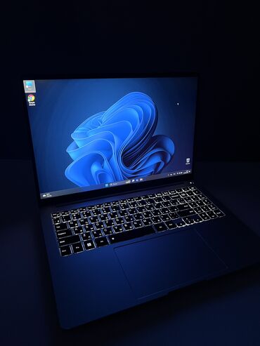 процессор маленький: Ноутбук, 8 ГБ ОЗУ, Intel Core i3, 16 ", Б/у, Для несложных задач, память SSD