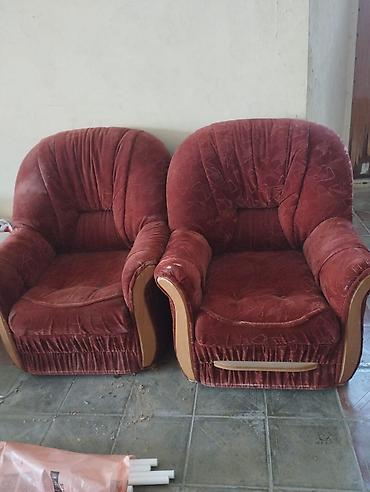 - Məhsul: 2 ədəd yumşaq kreslo dəsti - Rəng: Tünd tünd-qırmızı/bordo -