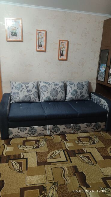 диван в спальню: Диван-кровать, цвет - Синий, Б/у