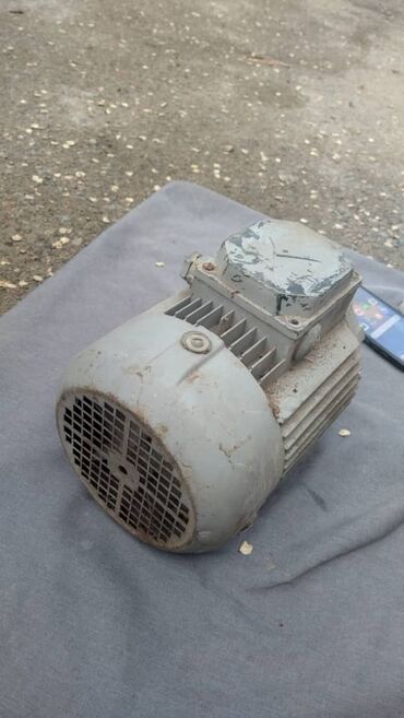 Другие товары для дома и сада: Продается электродвигатель 4АМ80а2/13, надпись стертая, мощность — 7