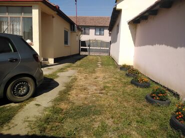 Kuće na prodaju: 100 kv. m, 3 sobe — 4