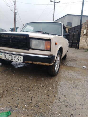 VAZ (LADA): VAZ 2107, ağ rəng, sedan gövdə. Texniki xüsusiyyətlər və təchizat: - — 8