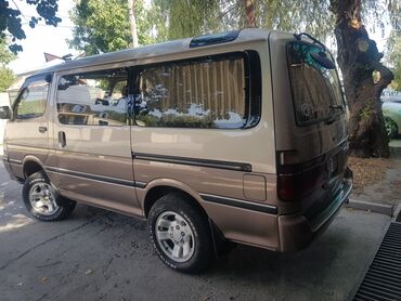 бак дизель: Toyota Hiace: 1993 г., 3 л, Автомат, Дизель, Минивэн