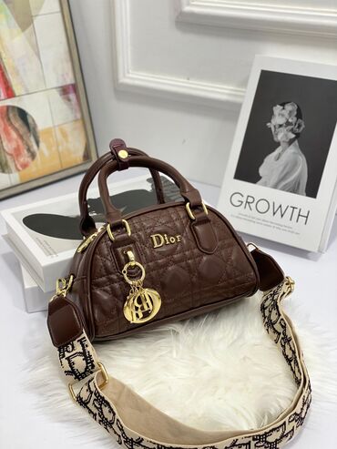 qaqa stil: Çiyin çantası, Dior