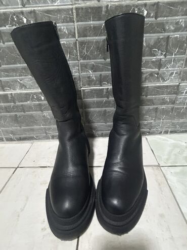 женские брендовые туфли недорого: Высокие женские сапоги-челси в стиле гранж/милитари. - Цвет: черный -