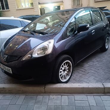 Honda Fit: 2008 г., 1.3 л, Вариатор, Хетчбек