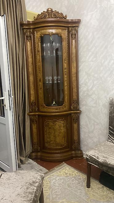 paltar vitrin: Klassik üslubda bəzəkli vitrini-stend - Material: ağac karkas, təbii — 1