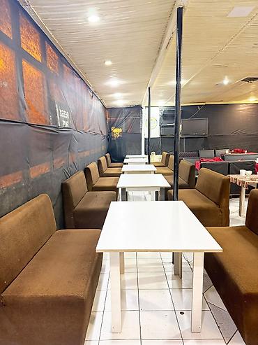 kafe ucun stullar: Skameykalar ilə, Düz masa — 2