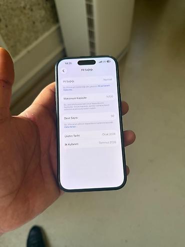riffel tv pult: IPhone 15, Qara, Face ID — 4