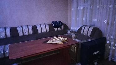 диваны бу каракол: Бурчу бар диван, Жастыктар менен — 1