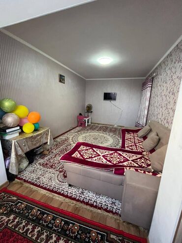 квартиры на час кок жар: 1 бөлмө, 37 кв. м, 105-серия, 2 кабат, Косметикалык ремонт