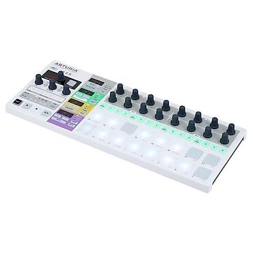 Kontrollerlər: №: 15041 Məhsulun adı: MIDI-kontroller Arturia BeatStep Pro Brend — 2