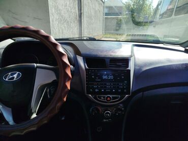 дом на колесах купить бу: Hyundai Solaris: 2013 г., 1.4 л, Механика, Бензин, Седан