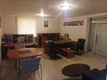 Ofislər: Neftçilərdə yerləşən ümumi sahəsi 500 kv,m olan,2 otağlı obyekt — 1