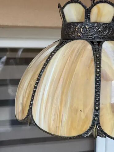 Ostali stilski nameštaj: Stari Tiffany luster - R-36 cm 💡✨ Luster u odličnom stanju, sa jednim na lalafo.rs — 2 Ostali stilski nameštaj: Stari Tiffany luster - R-36 cm 💡✨ Luster u odličnom stanju, sa jednim — 2