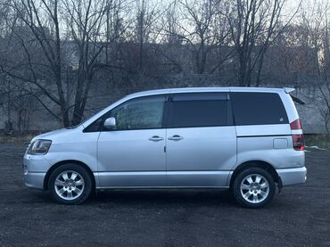 Toyota: Toyota Noah: 2003 г., 2 л, Автомат, Бензиновая, Минивэн — 5