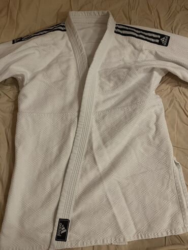 спортивные штаны адидас: Кимоно для дзюдо Адидас,хороший плотный материал,почти не ношеное на