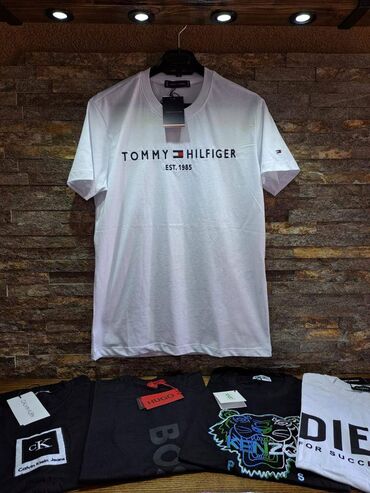 novogodišnje majice: Men's T-shirt Tommy Hilfiger, 2XL (EU 44)