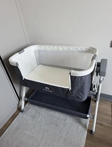 автолюлька graco: Приставная кроватка электрическая качалка 
В хорошем состоянии — 1