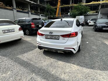Hyundai: Hyundai Elantra: 2016 г., 1.6 л, Механика, Бензин, Седан