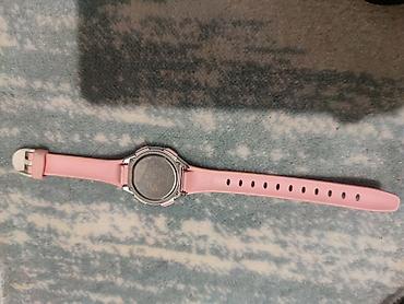 bakida saat: Casio LW-203 qadın/yeniyetmə üçün rəqəmsal qol saatı - Rəng: açıq — 3