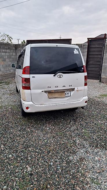 Toyota: Toyota Noah: 2003 г., Автомат, Бензин, Минивэн — 4