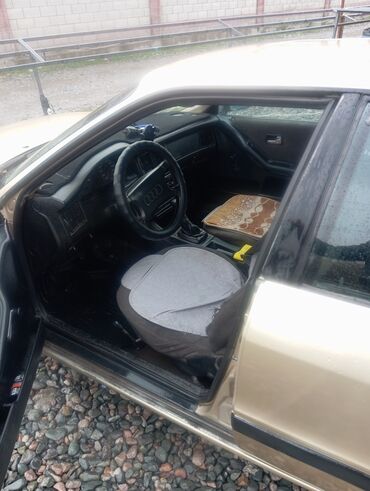 Audi: Audi 80: 1989 г., 1.8 л, Механика, Бензин, Седан — 4