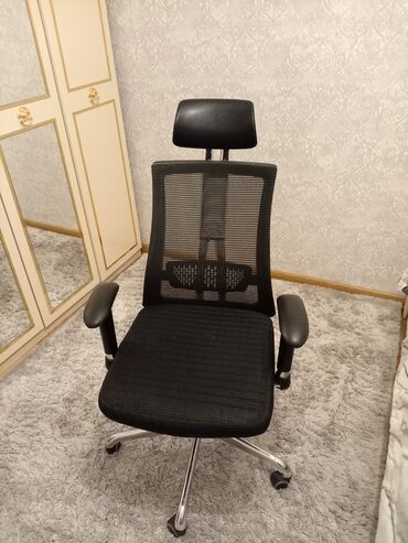 купить мебель для офиса бу: Ofis kreslosu satılır - 120 manat. Çox rahat, hündür kreslodur