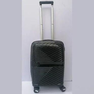 Putni koferi i torbe: Crni čvrsti kofer sa teksturiranim dizajnom, idealan za putovanja — 11