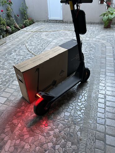 Elektrikli samokatlar: İşlənmiş Elektrik samokat 11", 351 - 500 Vt, 26 - 35 km/s, Ünvandan götürmə