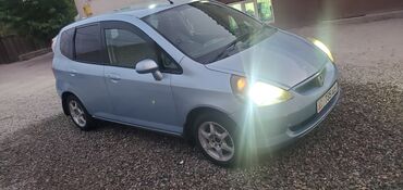 аренду машину: Honda Fit: 2003 г., 1.3 л, Вариатор, Бензин, Седан