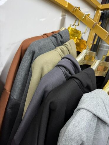 продаю связи с переездом: Базовые худи с капюшоном - Модель: классический крой, длинный рукав